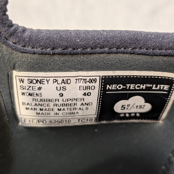 Bogs Waterproof Plaid Boots Women's Size 9 Black Gray Insulated - Picture 11 of 16